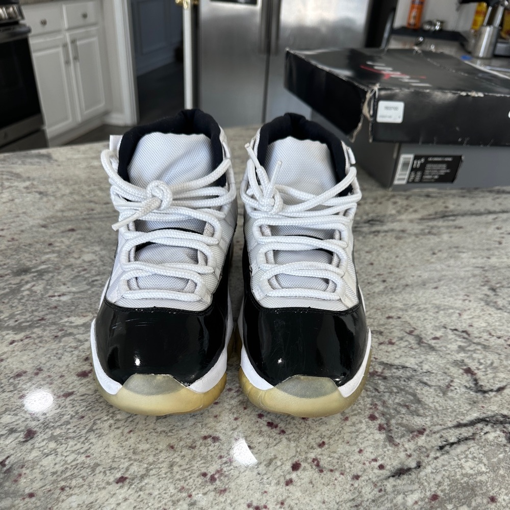 Nike Air Jordan 11 Retro Concord High Top 2018 Size 11.5